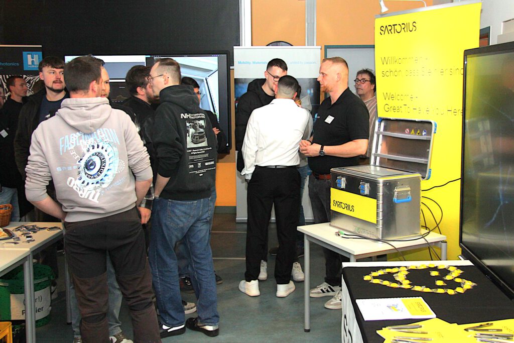 Manuel Kosel und Umut Demircan: EMV Testbox